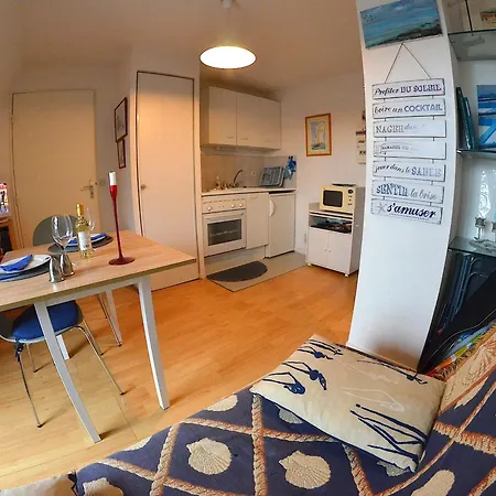 **charmant T2 A 200m De La Avec Balcon Et Parking Prive A Villers-sur-mer** - Fr-1-712-80 *